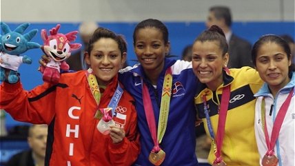   Gabriela Bruna se mostró feliz tras obtener medalla de plata en el karate panamericano 