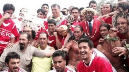   Pelé y Elías Figueroa, las figuras estelares en la inauguración del nuevo estadio de Rapa Nui 