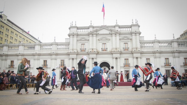  Crean el Día Nacional de la Cultura Folclórica  