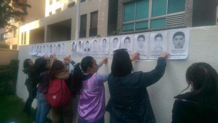   Chilenos conmemoraron aniversario de desaparición de los 43 de Ayotzinapa 