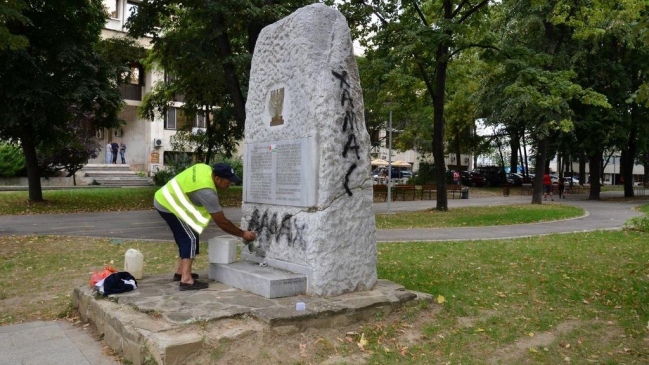  Profanan monumento en memoria del Holocausto  