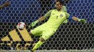 Claudio Bravo envió un mensaje de apoyo a Oscar Ustari tras su lesión en México