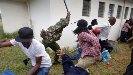   Multitud trató de irrumpir en estadio donde se desarrollaba cambio de mando en Kenia 