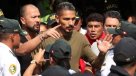 Una multitud recibió a Paolo Guerrero en el aeropuerto en su llegada a Perú