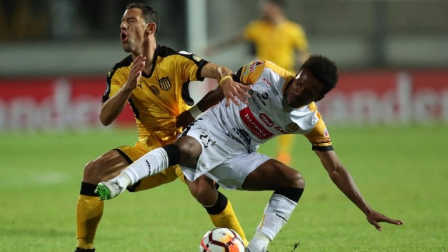  Un empate entre Libertad y A. Tucumán dejó a Peñarol fuera de la Copa  