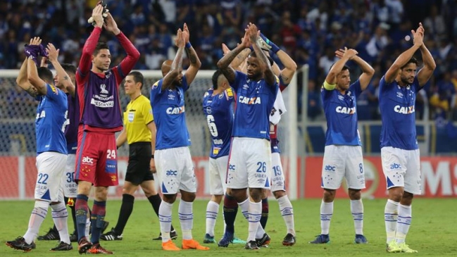  Cruzeiro venció a Racing y ganó el Grupo E  