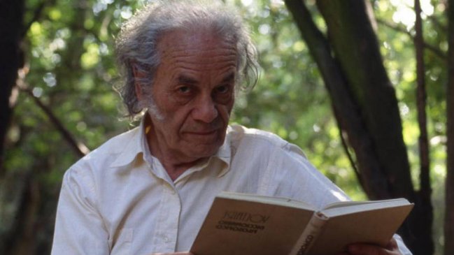  Hijos mayores de Nicanor Parra buscan anular testamento  