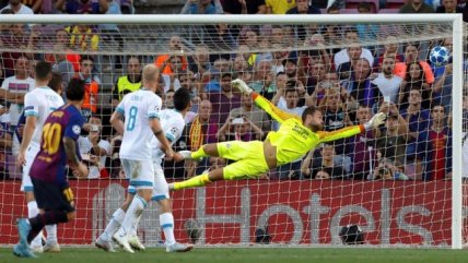   Lionel Messi anotó el primero de FC Barcelona ante PSV con un espectacular tiro libre 