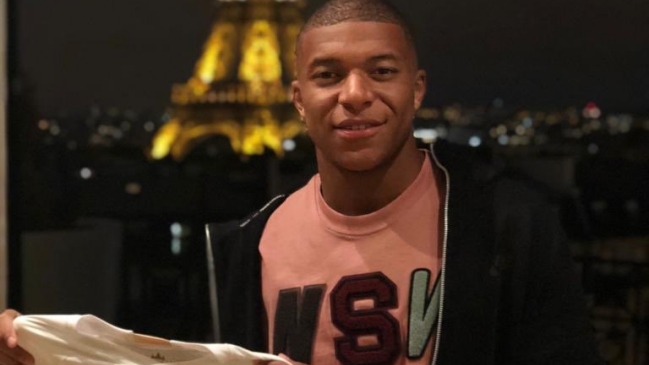  Pelé aconsejó a Kylian Mbappé tras regalarle una camiseta  