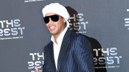   Ronaldinho y Dani Alves se robaron las miradas en la alfombra verde de los The Best 