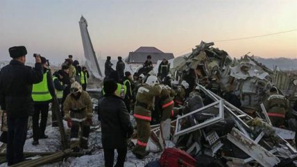  Así quedó el avión siniestrado en Kazajistán  