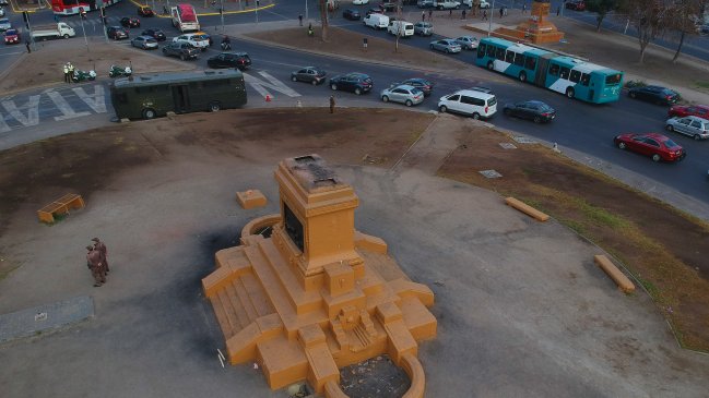  Monumentos calificó de exitoso el retiro de la estatua de Baquedano  