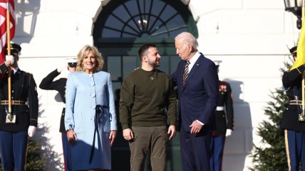   Zelenski deja Ucrania por primera vez desde el inicio de la guerra y se reúne con Biden en la Casa Blanca 