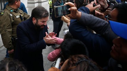  Presidente Boric saludó a visitantes de La Moneda en Día del Patrimonio  