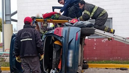  Mujer fue a sacar la licencia de conducir y volcó su auto  