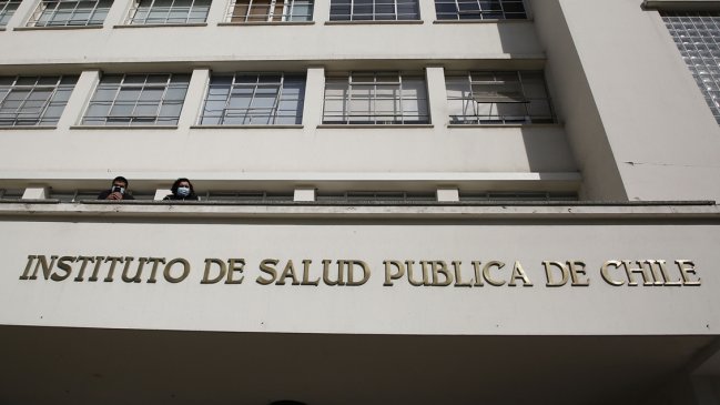  Director del ISP se resiste a renunciar pese a solicitud de ministra Aguilera  