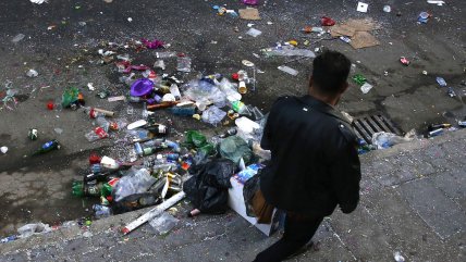  Lo feo de la fiesta de Año Nuevo: Basural en las calles de Valparaíso  