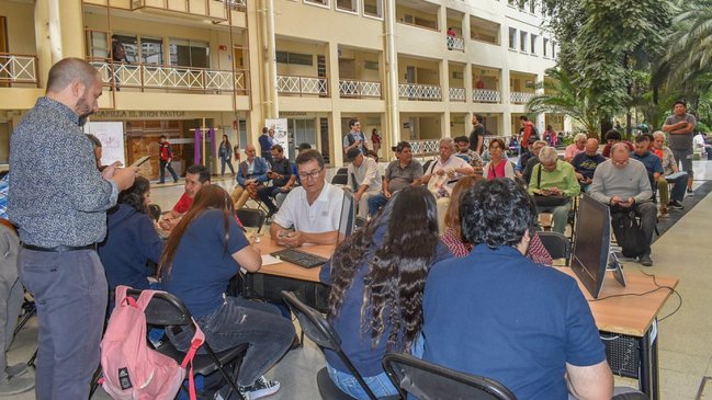   Estudiantes ayudan gratuitamente a hacer la declaración renta 