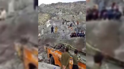   Al menos 20 muertos tras caer un bus por un barranco en Pakistán 