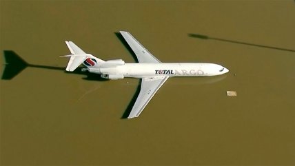   Avión quedó atrapado en el agua debido a inundaciones en Brasil 