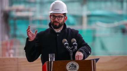  Boric visitó las obras del Hospital del Salvador y el Instituto Nacional de Geriatría  