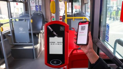  Buses del Transantiago contarán con validadores en sus puertas traseras  