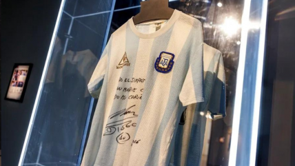   Camiseta de Maradona en México 86 fue expuesta en Nueva York antes de salir a subasta 