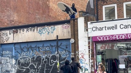   Encapuchados robaron obra de Banksy a menos de una hora de su publicación 