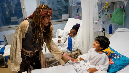   Johnny Depp volvió a ser Jack Sparrow para alegrar a niños con cáncer 