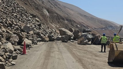   Desprendimiento de rocas obligó a suspender tránsito entre Arica e Iquique 