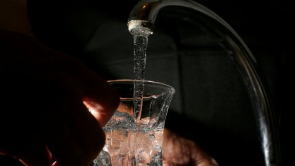  Olor a hidrocarburos en agua potable afecta a 18 mil clientes de Arica  