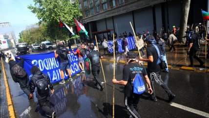   Marcha por el Día del Encuentro entre Dos Mundos terminó con incidentes en la Alameda 