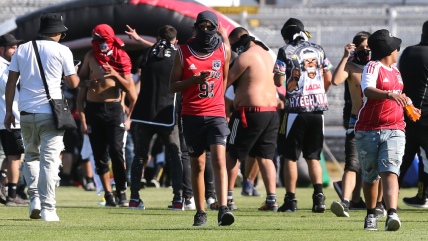   Informe arbitral denunció pirotecnia e invasión de hinchas de Colo Colo contra Palestino 