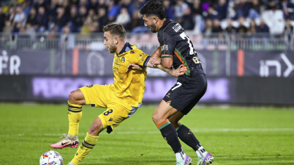   Damián Pizarro vio desde el banco la caída de Udinese en su visita a Venezia 