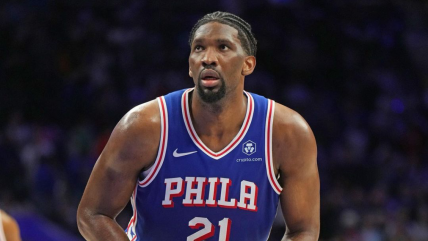   La NBA investigará a Embiid por empujar a un periodista en el camarín de los 76ers 