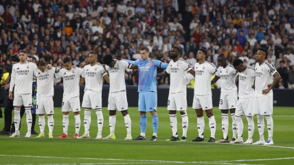   [VIDEO] Hinchas de Real Madrid pifiaron himno de la Champions por protesta contra el Balón de Oro 