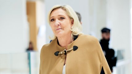   La Fiscalía pide inhabilitar a Marine Le Pen, lo que podría impedirle disputar el Elíseo 