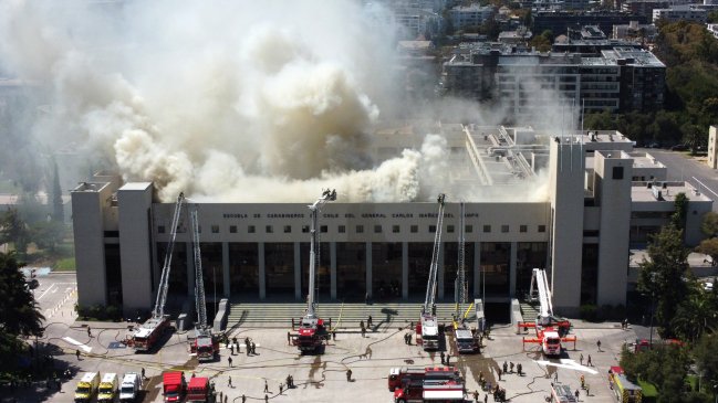 Bomberos controló gran incendio en la Escuela de Carabineros