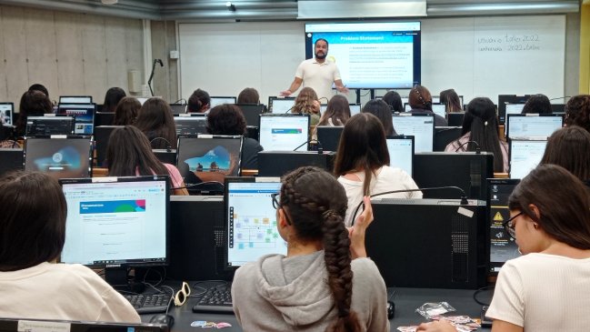 Technovation Girls ofrece más de 1000 becas de programación e IA para niñas