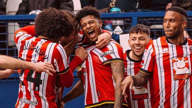 Sheffield United ganó el derbi y mantuvo su pulso en la lucha por liderato de la Championship